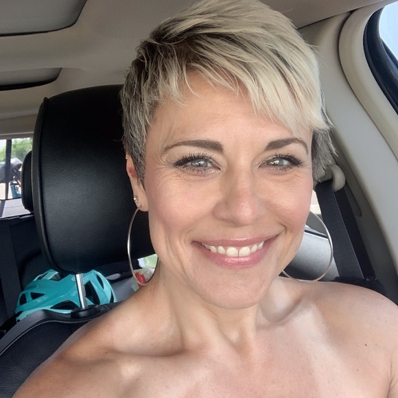 Meet your Posher, Lisa - Picture 3 of 3